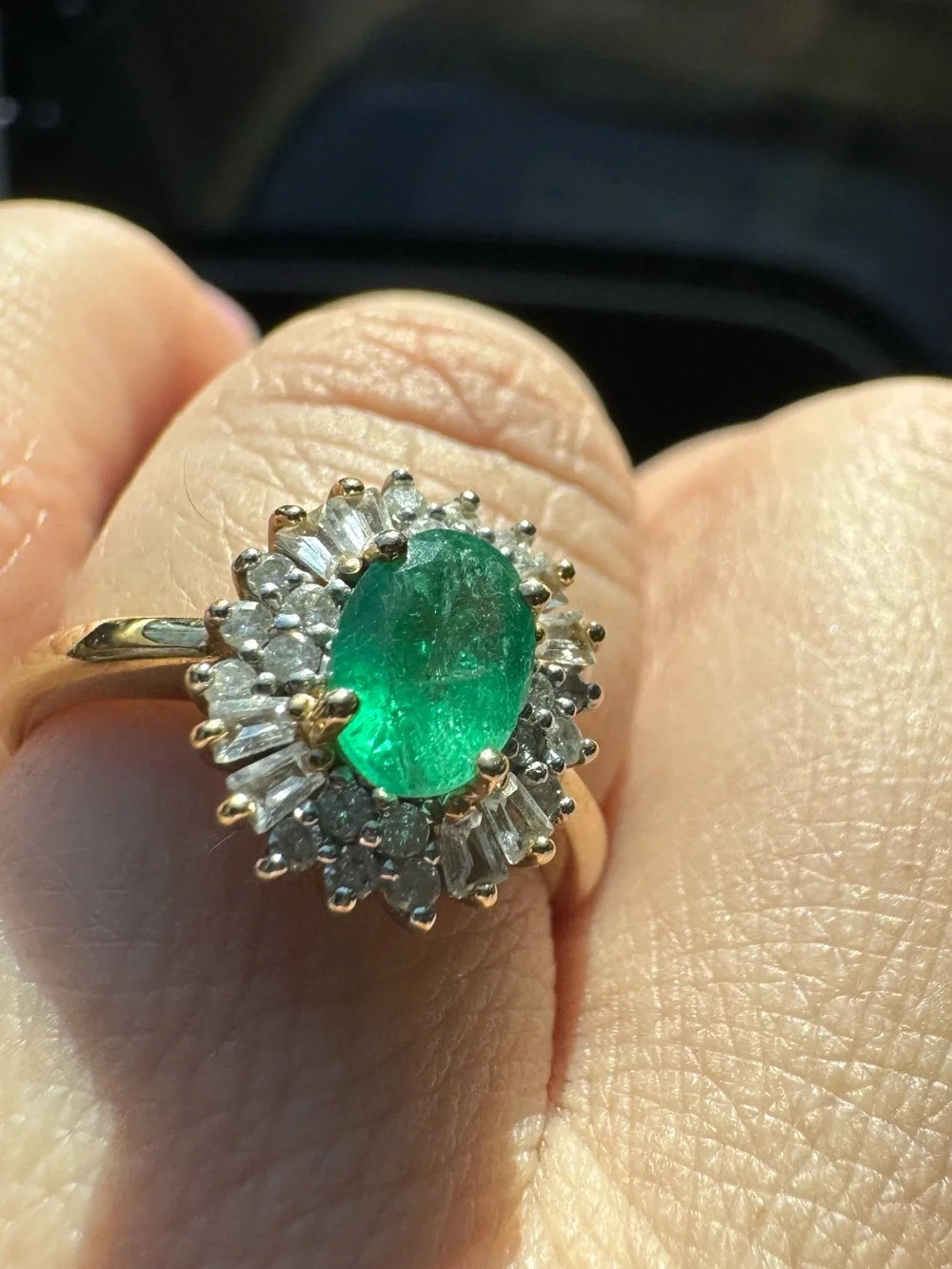 Natural emerald, diamonds and 10K solid yellow gold ring - Picture 13 of 15